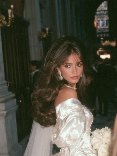 【90s movies】Latina bride with curly hair